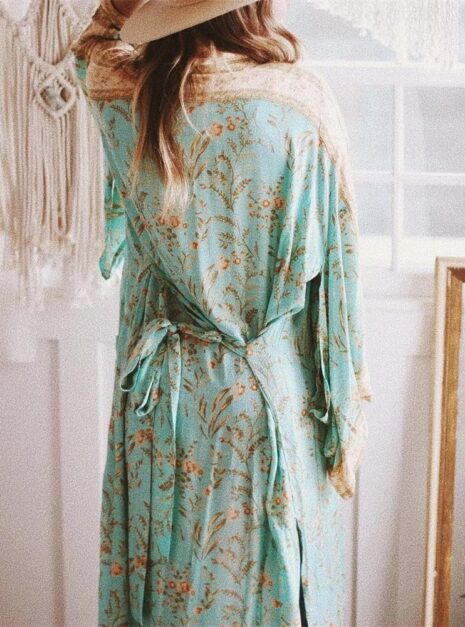 Green Kimono (5) Green Kimono (5)