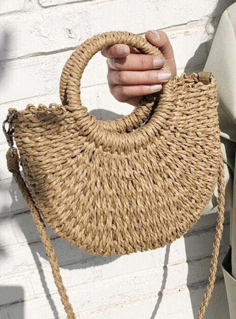 sac-a-bandouliere-demi-rond-tisse-en-rotin-3