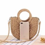 sac-a-bandouliere-demi-rond-tisse-en-rotin-4