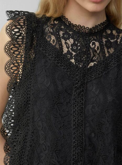Black Vest (3) Black Vest (3)